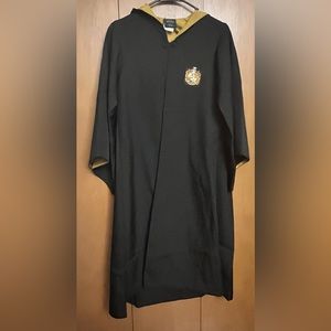 - Authentic Harry Potter Hufflepuff cloak